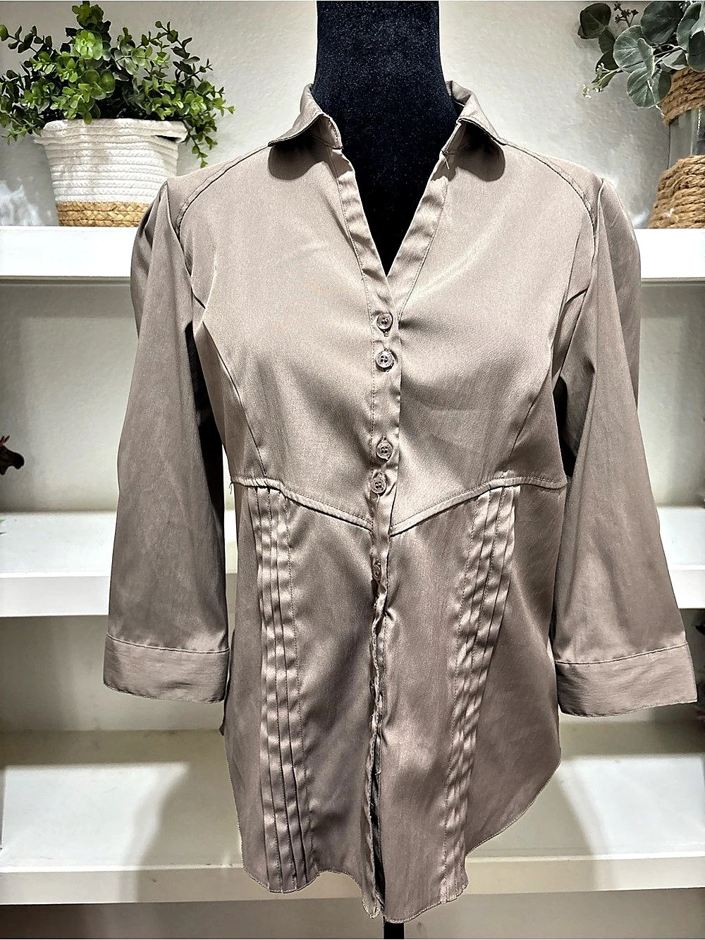 Stretch Button Front 3/4 Sleeve Top in Brown Like New Size M